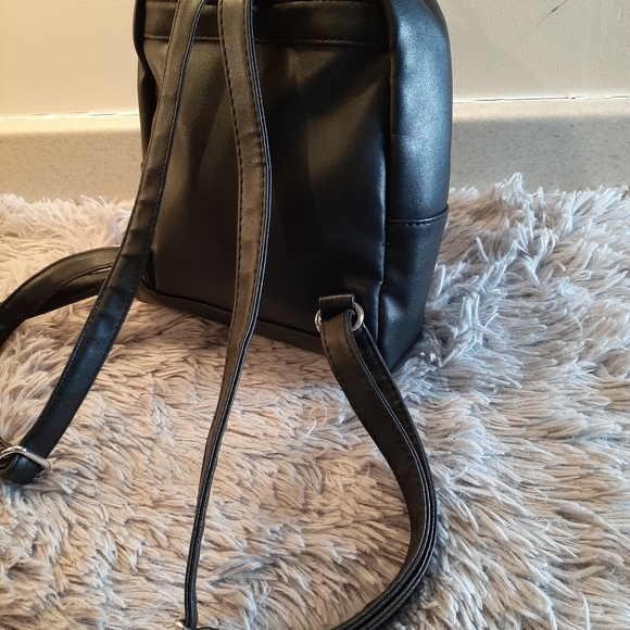 Black with Daisy's Backpack - Picture 13 of 13